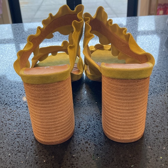 Free People Yellow Rosie Ruffle Heel Size 41 NWT - Picture 4 of 11